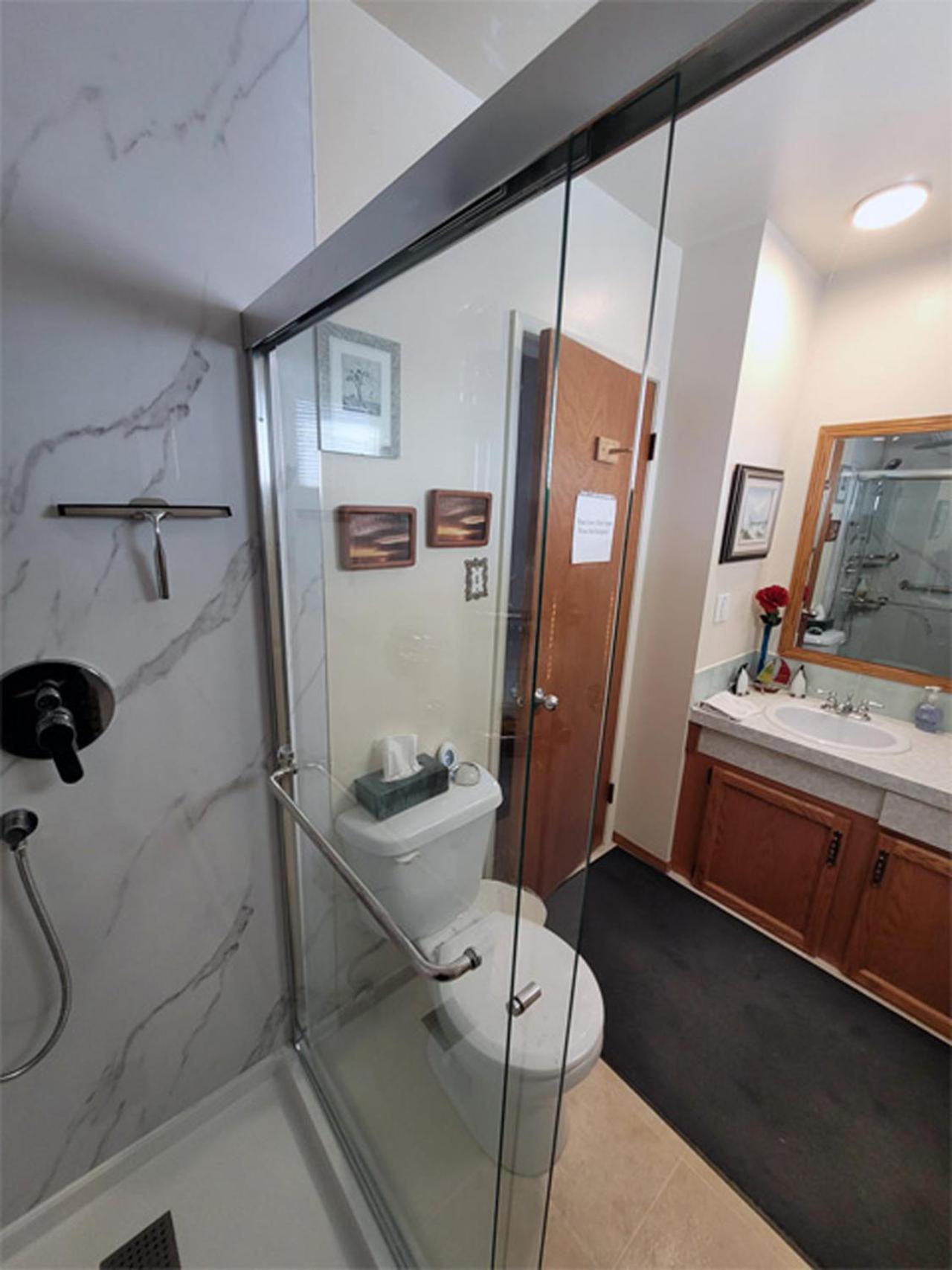 The Dewberry Homestay B&B Edmonton Exterior foto